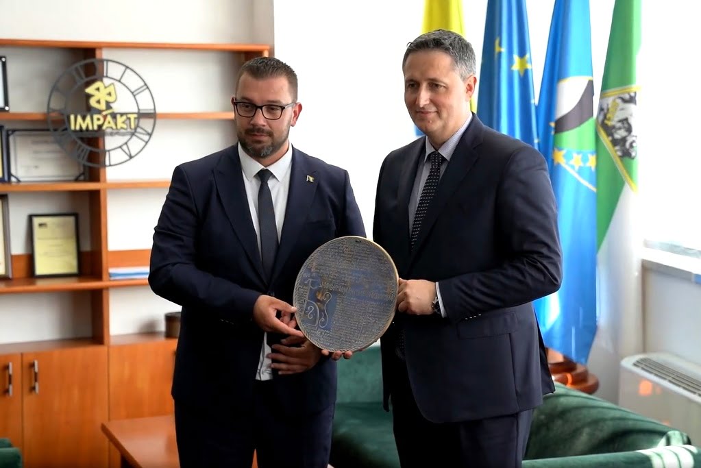 poklon clanu predsjednistva