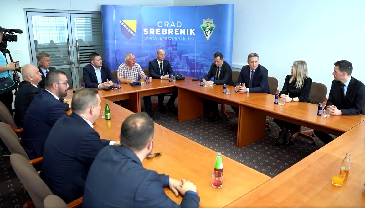 sastanak u kabinetu